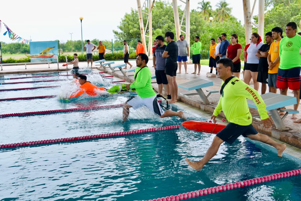 Capacitación de salvavidas en Guamúchil