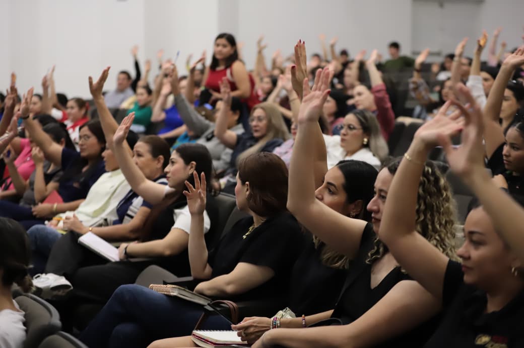 Capacitan a maestros de Guasave sobre el autismo