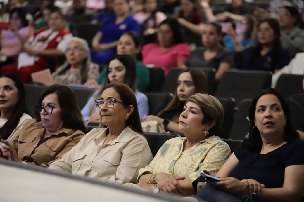 Capacitan a maestros de Guasave sobre el autismo