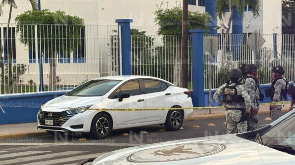 Capturan a presunto “robacarros” y recuperan auto en CU tras despojo y persecución en Culiacán