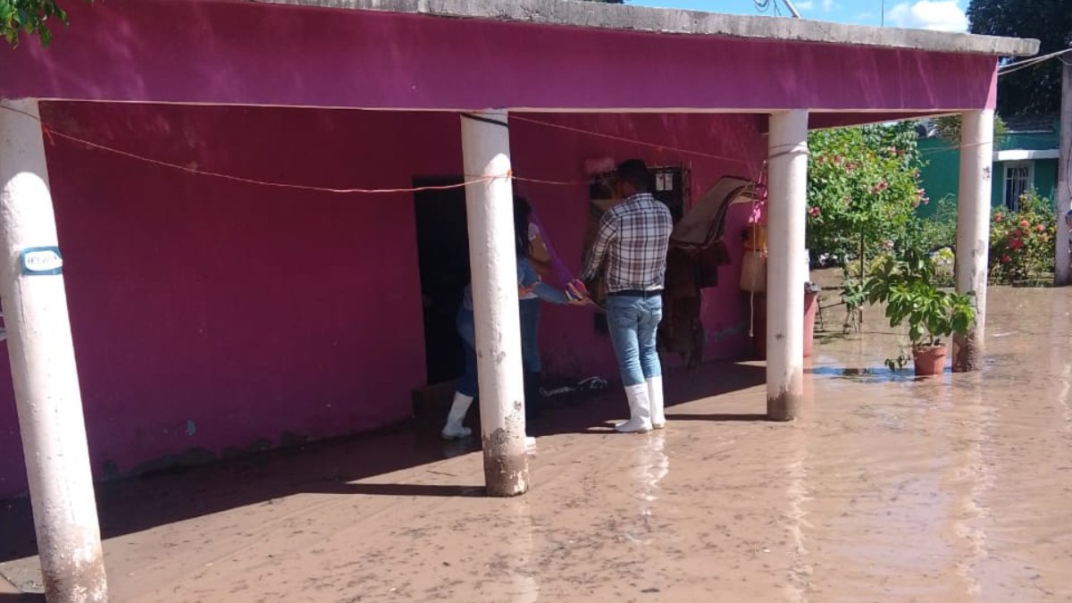 Casa afectada por desbordamiento del arroyo Cuatro Vientos, en Guasave, Sin