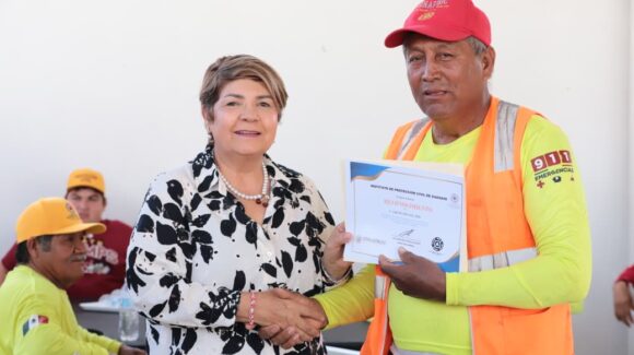 Alcaldesa de Guasave, Sinaloa reconoce labor de voluntarios de Protección Civil