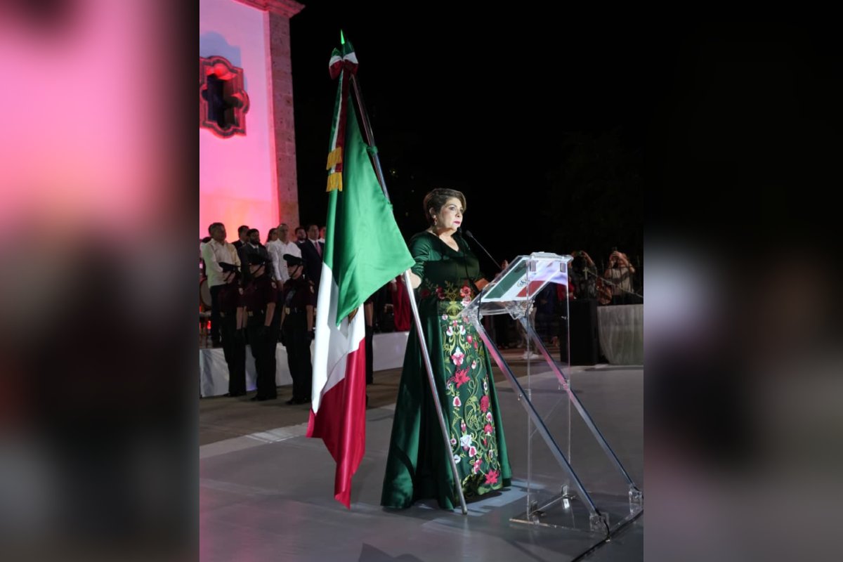 alcaldesa Cecilia Ramírez Montoya encabezó por primera vez el acto cívico del Grito de Independencia en Guasave
