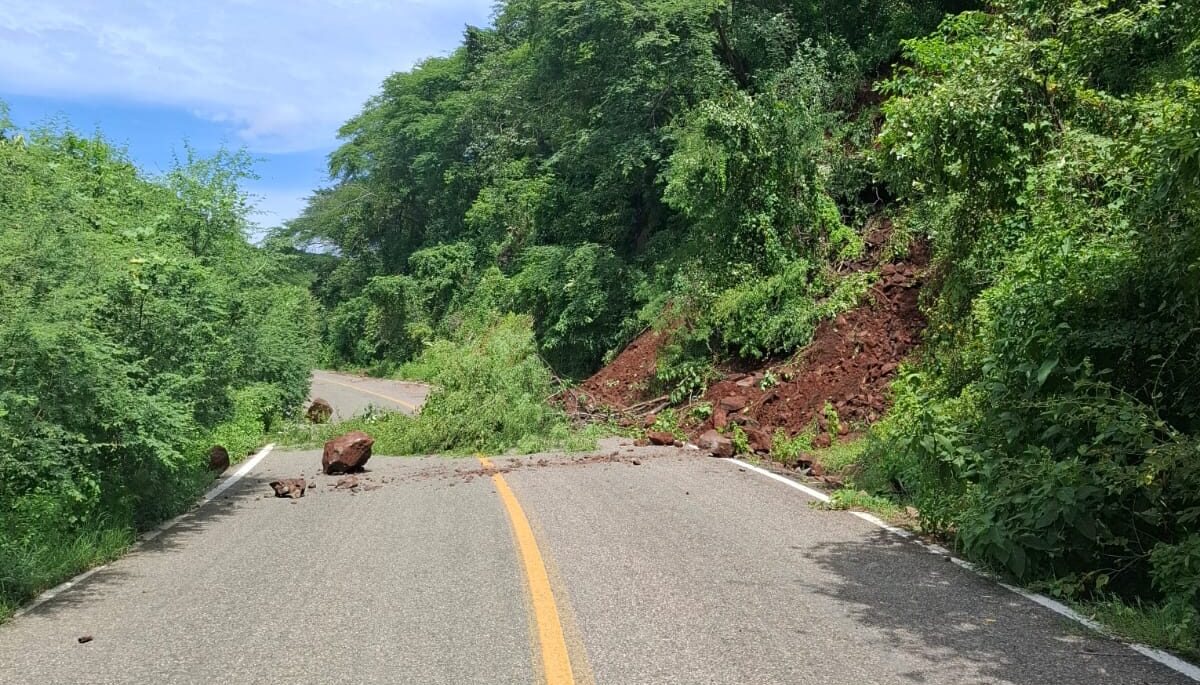 Se deslavan cerros en Badiraguato tras lluvias