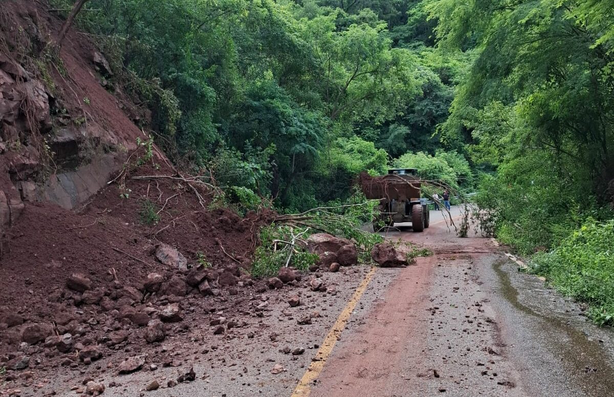 Se deslavan cerros en Badiraguato tras lluvias