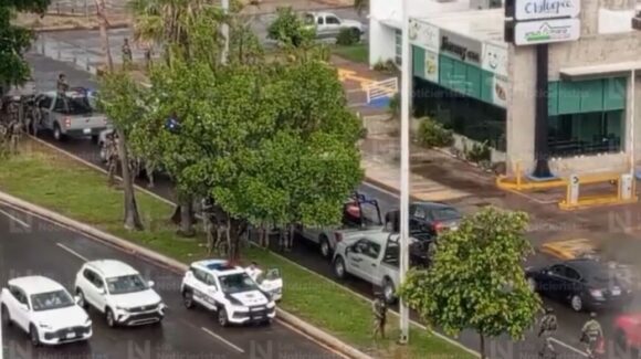 Chocan marinos contra marinos en Culiacán, Sinaloa al terminar el desfile; hay un elemento grave por fracturas