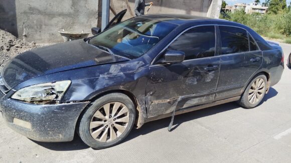 Choque en la colonia Lomas del Mar, en Guasave, Sinaloa, deja daños materiales