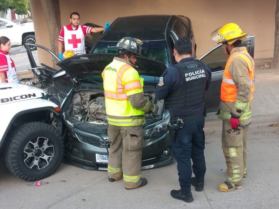 Choque entre dos vehículos en Guasave