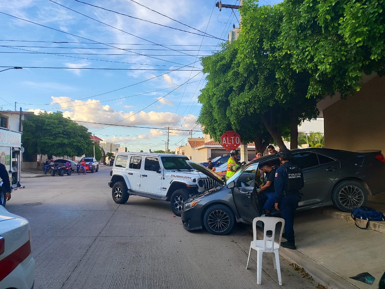 Choque entre dos vehículos en Guasave