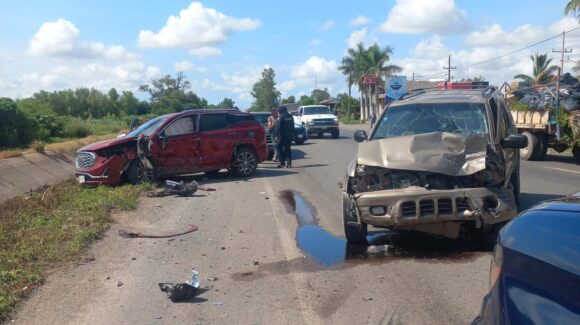 Choque de dos unidades por carretera a Las Glorias, Guasave dejó a un hombre lesionado
