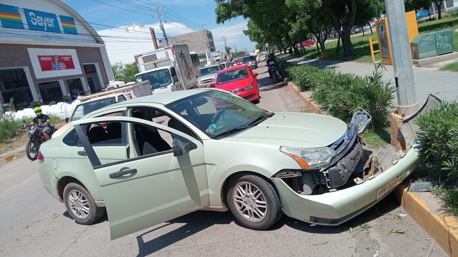 Choque múltiple en Libramiento II en Mazatlán