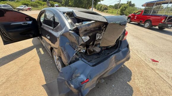 Choque por alcance deja cuantiosos daños materiales y un bebé lesionado en Mazatlán, Sinaloa
