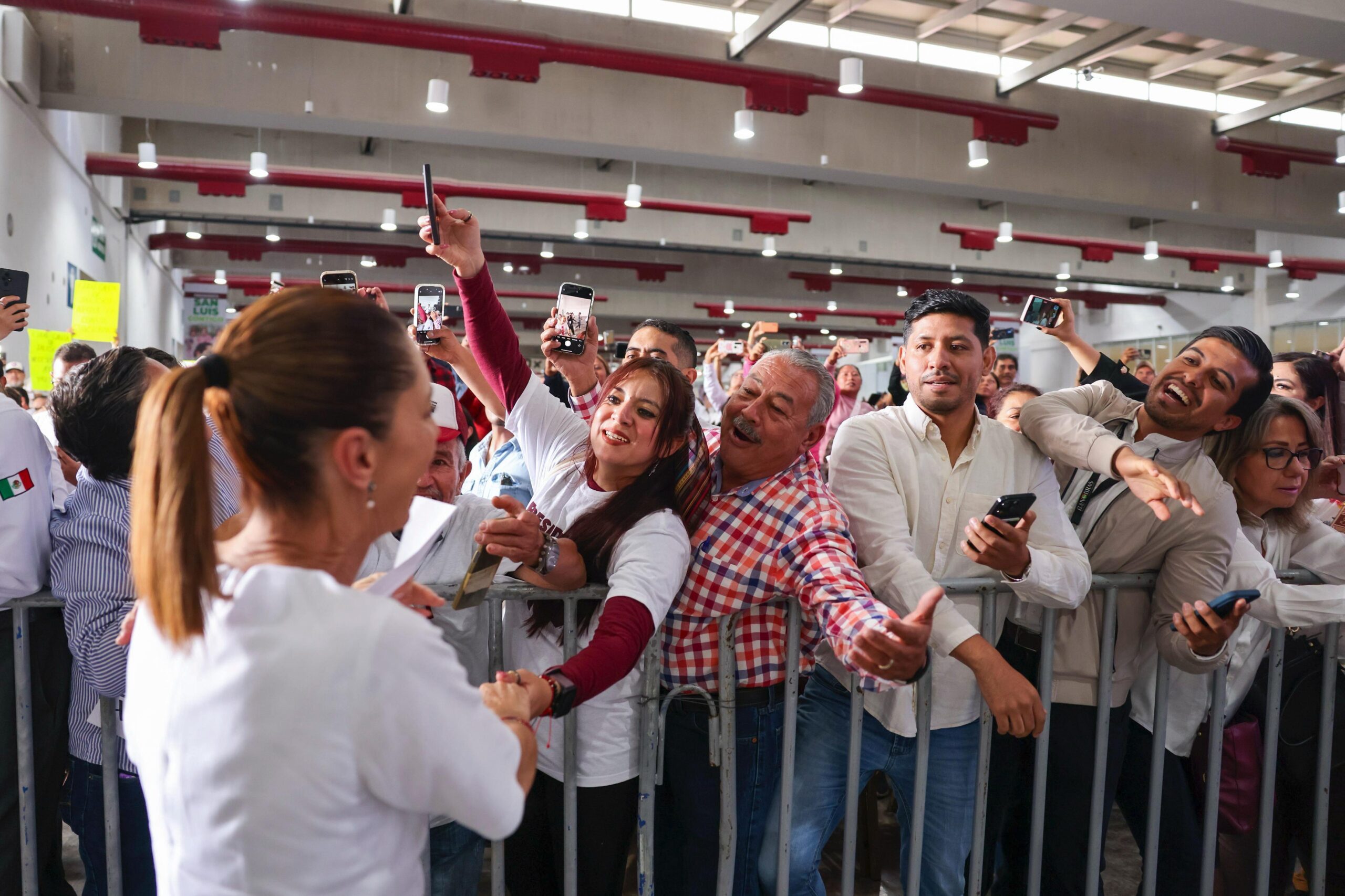 Claudia Sheinbaum anuncia en San Luis Potosí que se dará apoyo para el pago de maestros