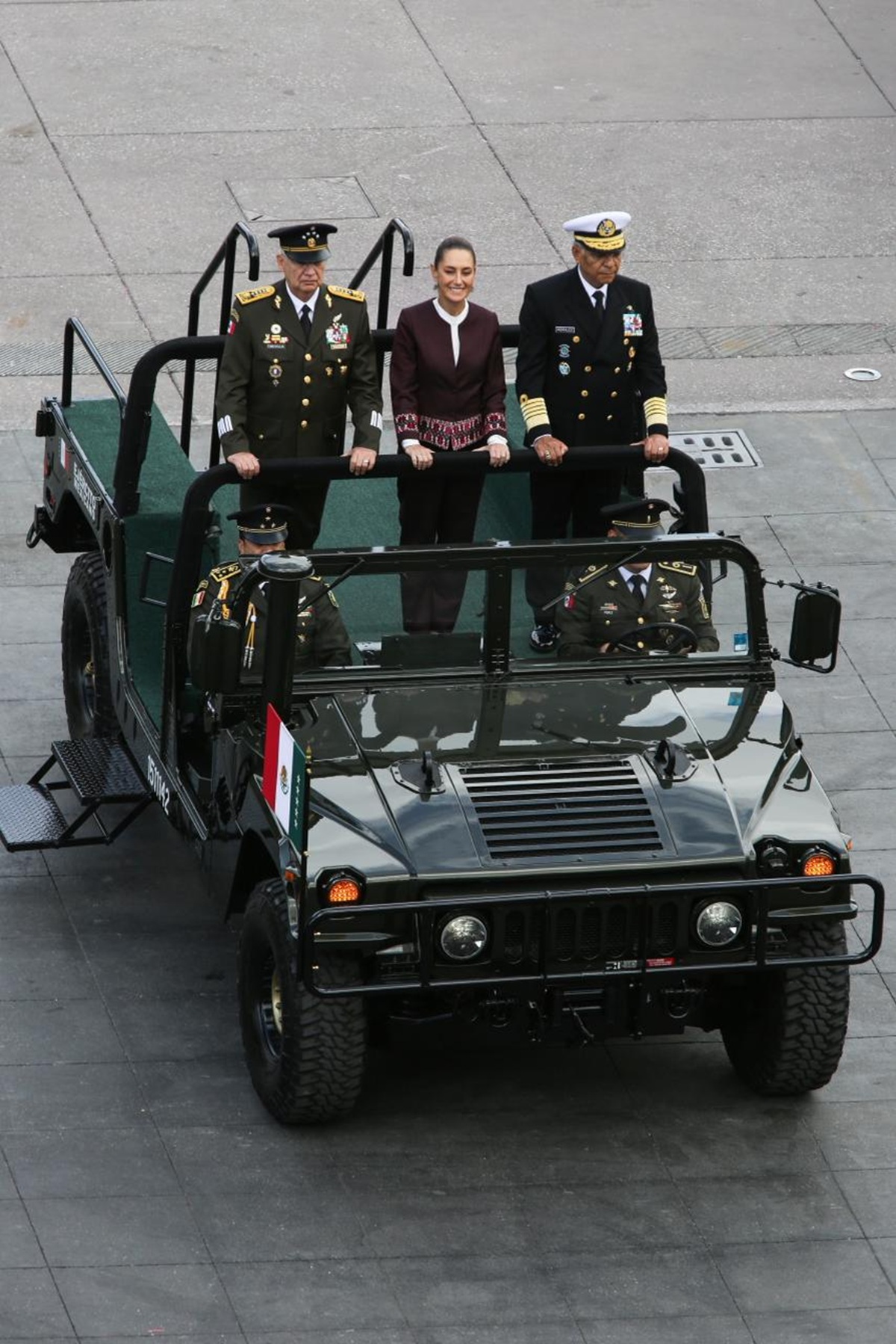 Claudia Sheinbaum en desfile del Día de la Independencia
