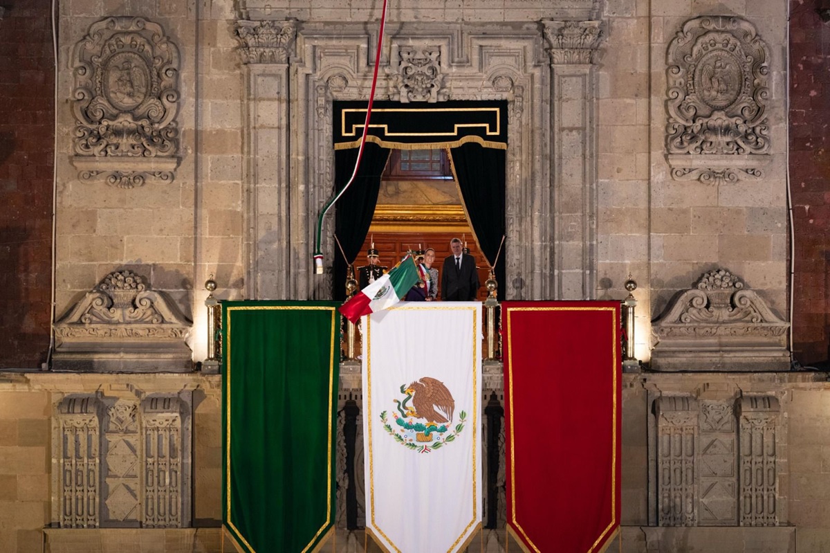 Claudia Sheinbaum Pardo dando el Grito de Independencia
