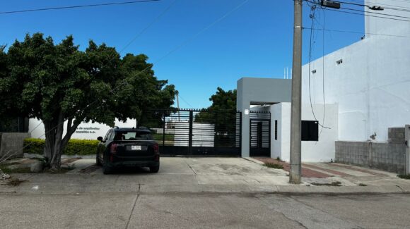Exigen vecinos recuperar áreas verdes cedidas al Colegio de Arquitectos en Mazatlán, Sinaloa