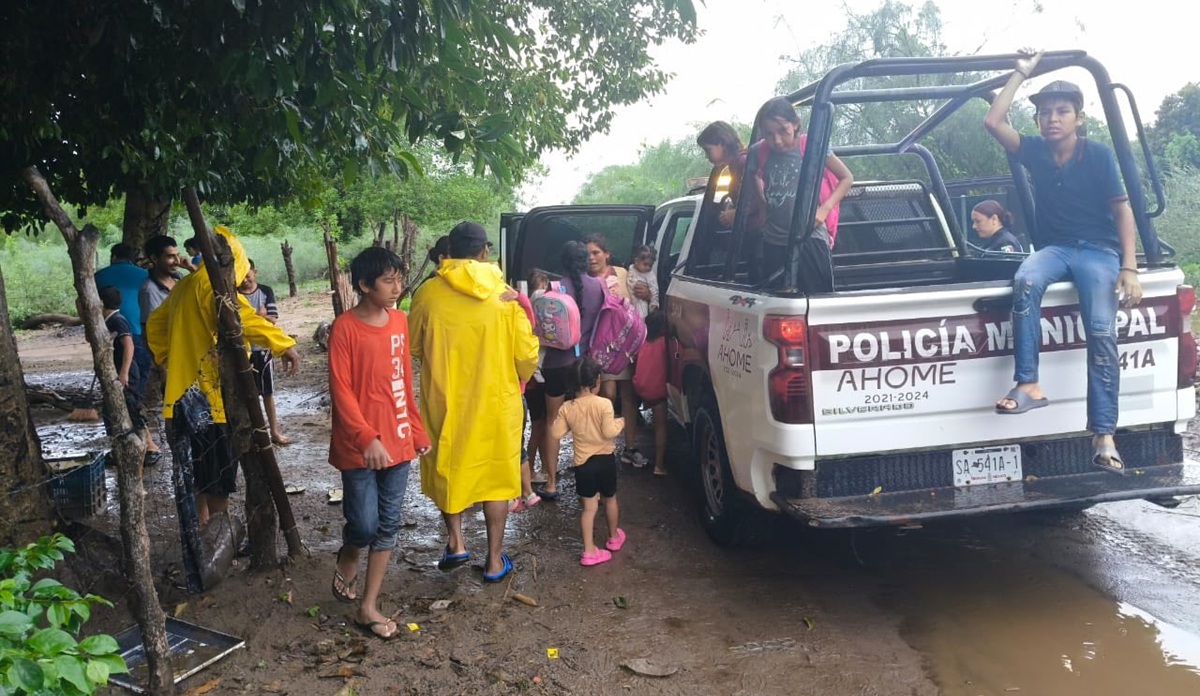 Trasladan a población de Ahome a albergues por inundaciones