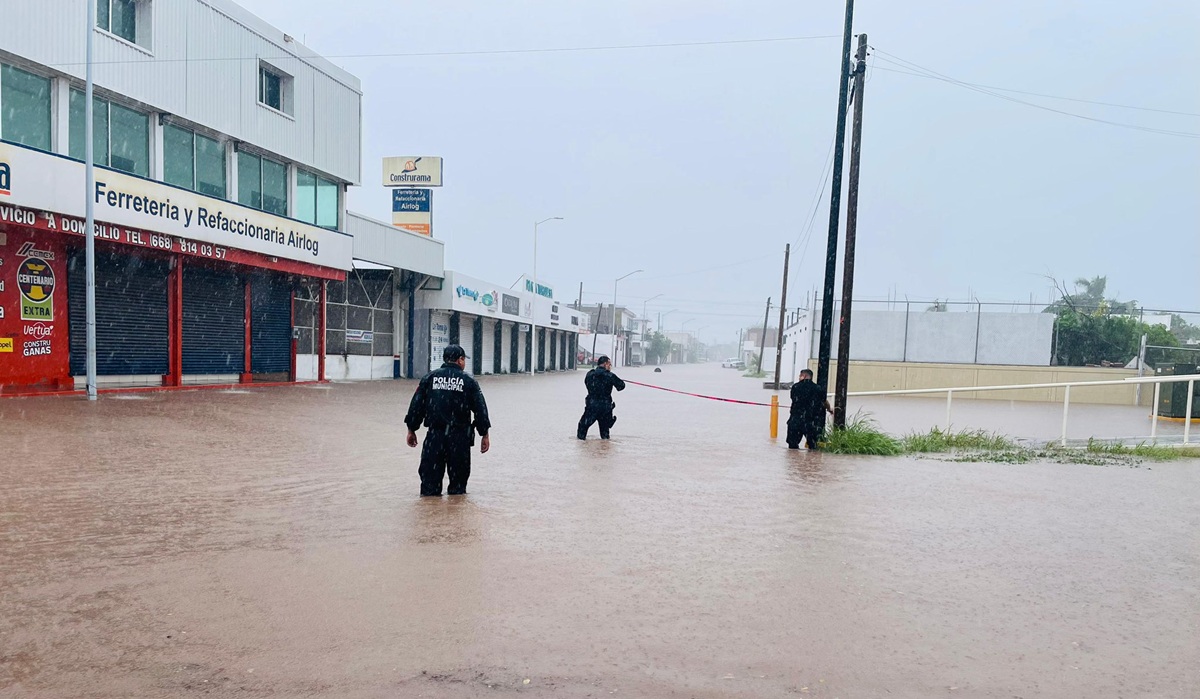 Colonias inundadas en Los Mochis por fuertes lluvias