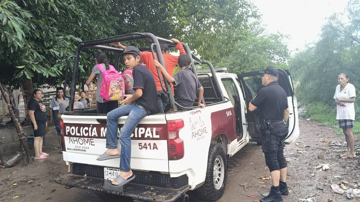 Trasladan a población de Ahome a albergues por inundaciones
