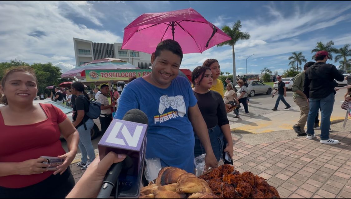 Venta de cocadas y empanadas en evento de Claudia Sheinbaum en Mazatlán