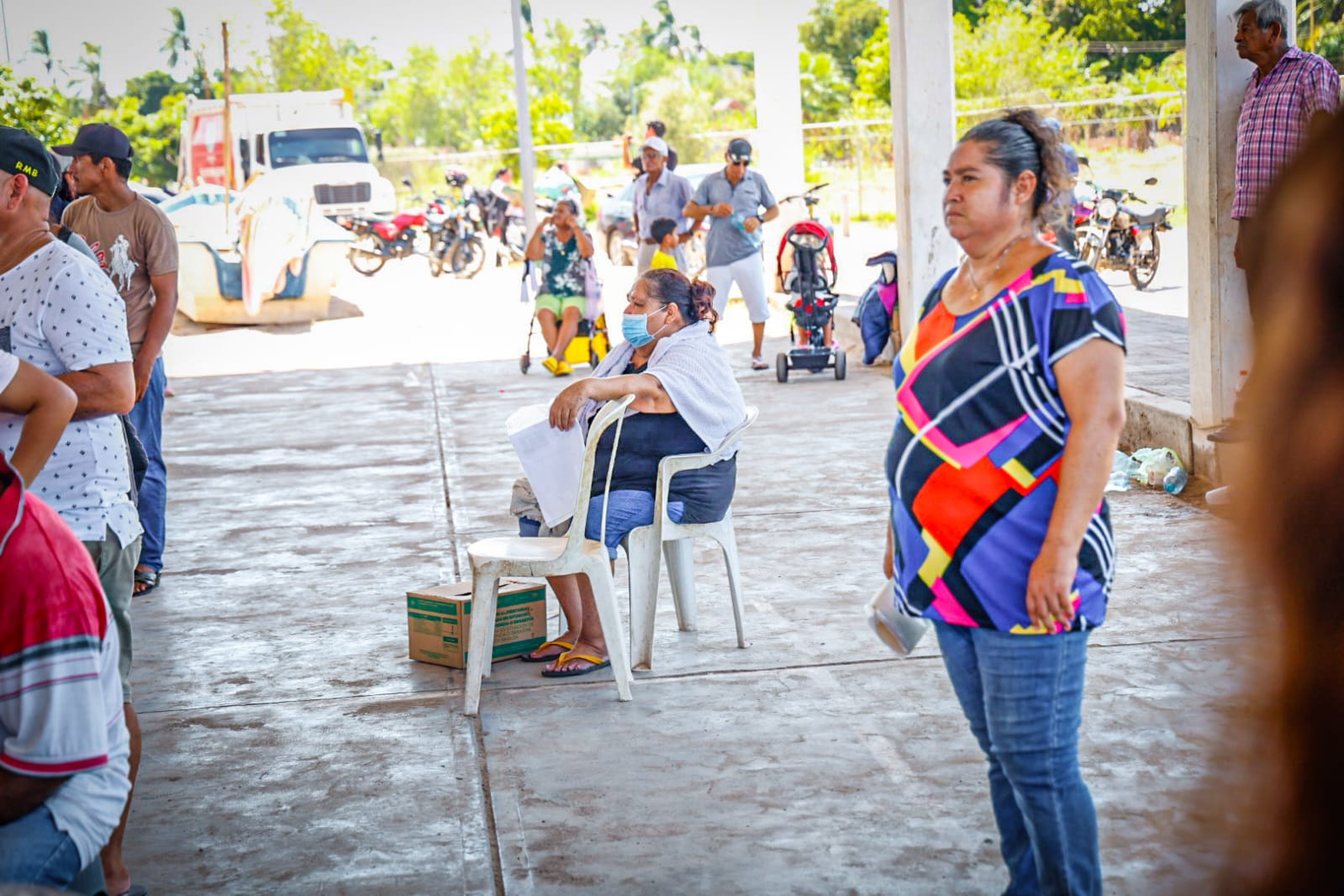 comerciantes reunidos en la comision intersecretarial en altata ayuda
