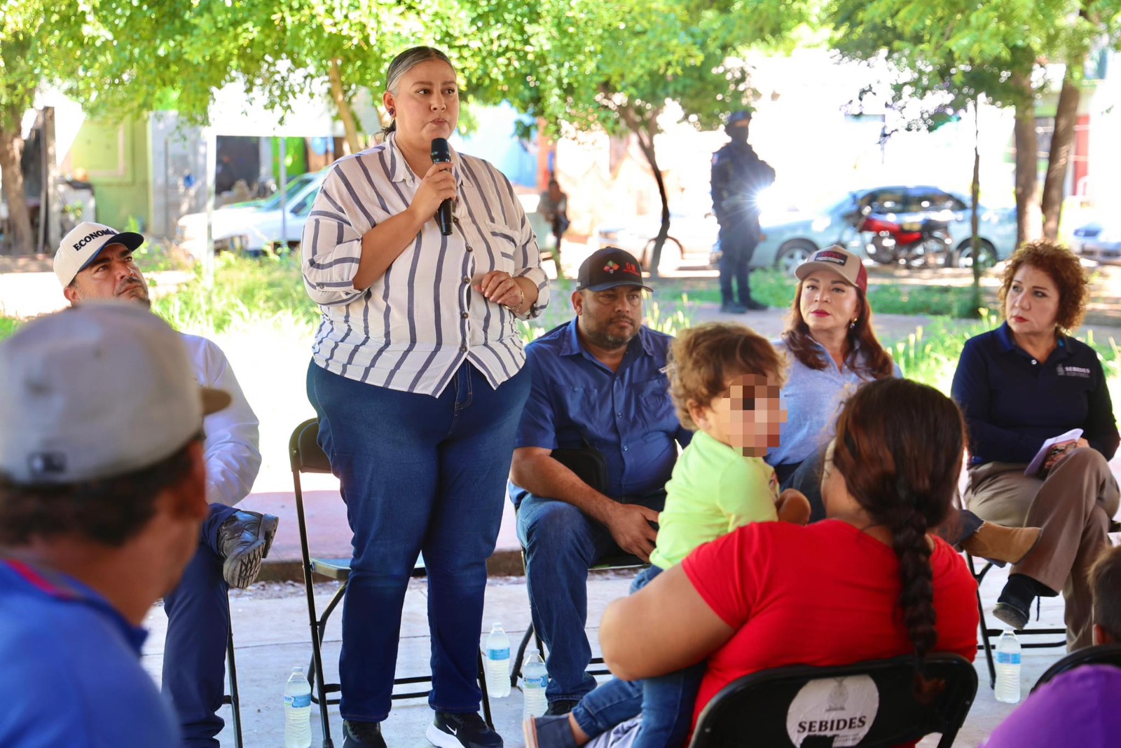 Comisión Intersecretarial entrega apoyos a desplazados por violencia de Culiacán y Badiraguato