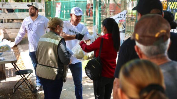 Gobierno del Estado entrega apoyos a familias desplazadas de Culiacán y Badiraguato, Sinaloa