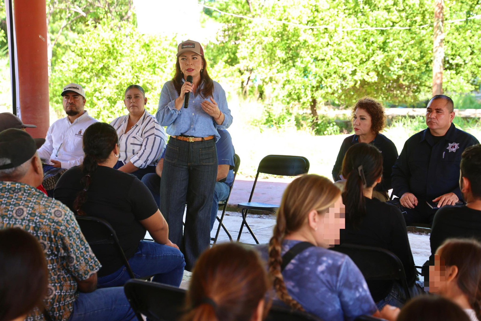 Comisión Intersecretarial entrega apoyos a desplazados por violencia de Culiacán y Badiraguato