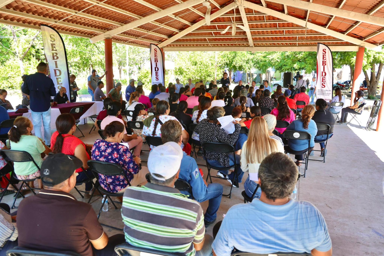 Comisión Intersecretarial entrega apoyos a desplazados por violencia de Culiacán y Badiraguato