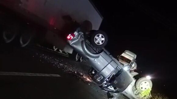 Bache provoca volcadura de dos camionetas sobre la México 15 y el ejido Chávez Talamantes en Ahome