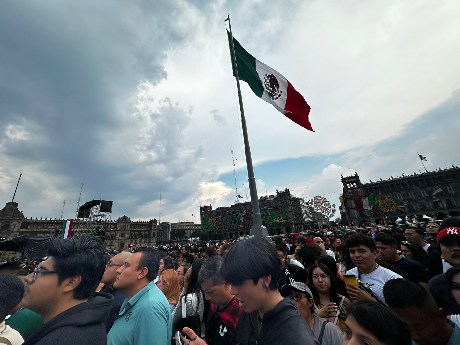 Residente brinda concierto en el Zócalo de la CDMX