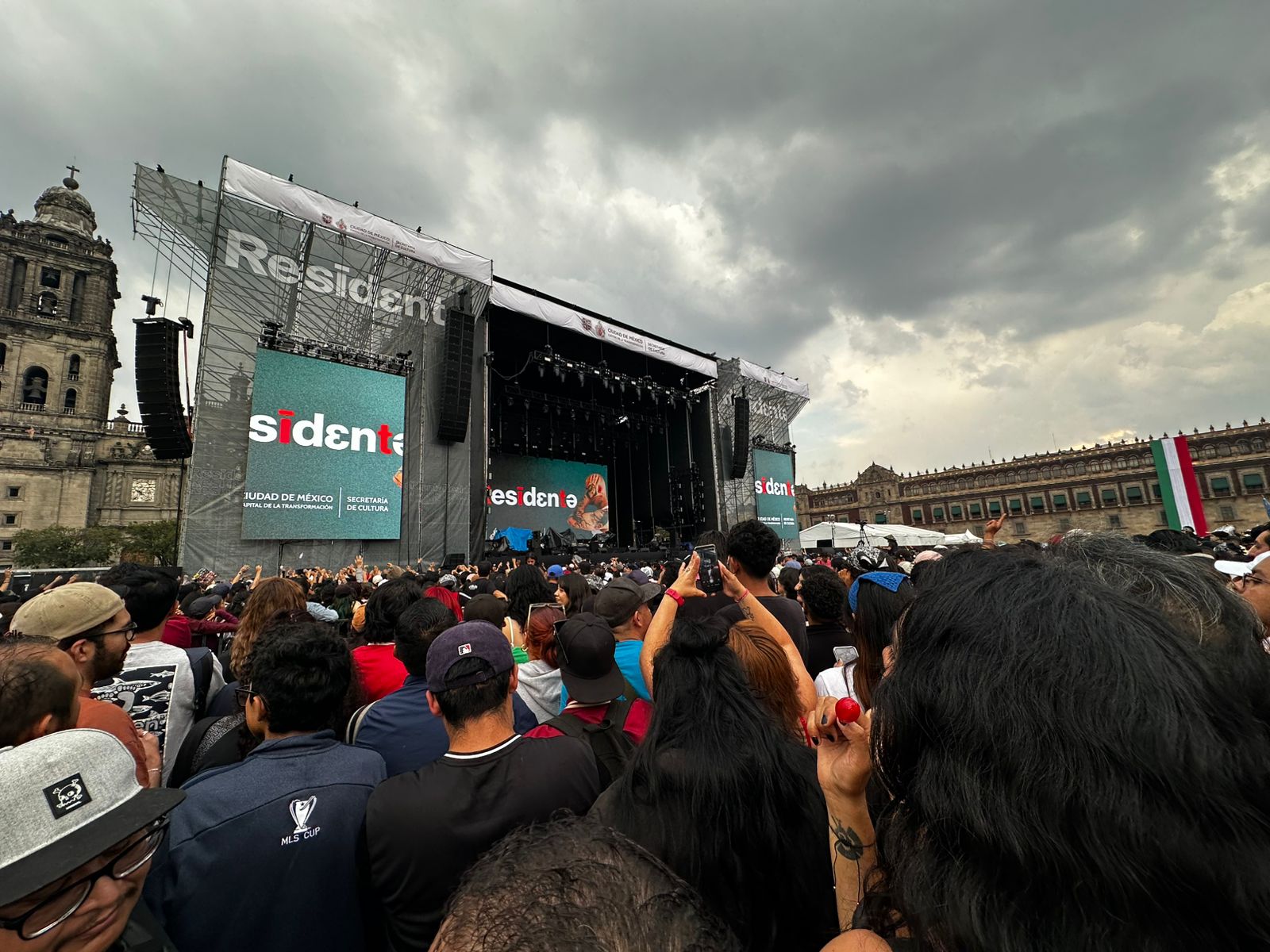 Residente brinda concierto en el Zócalo de la CDMX
