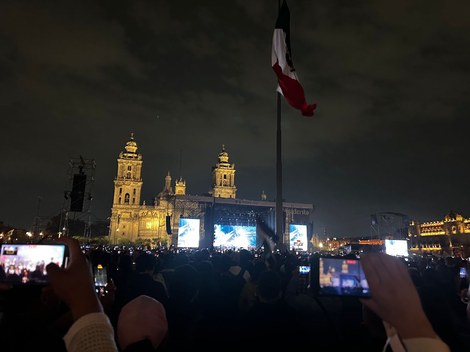 Residente brinda concierto en el Zócalo de la CDMX