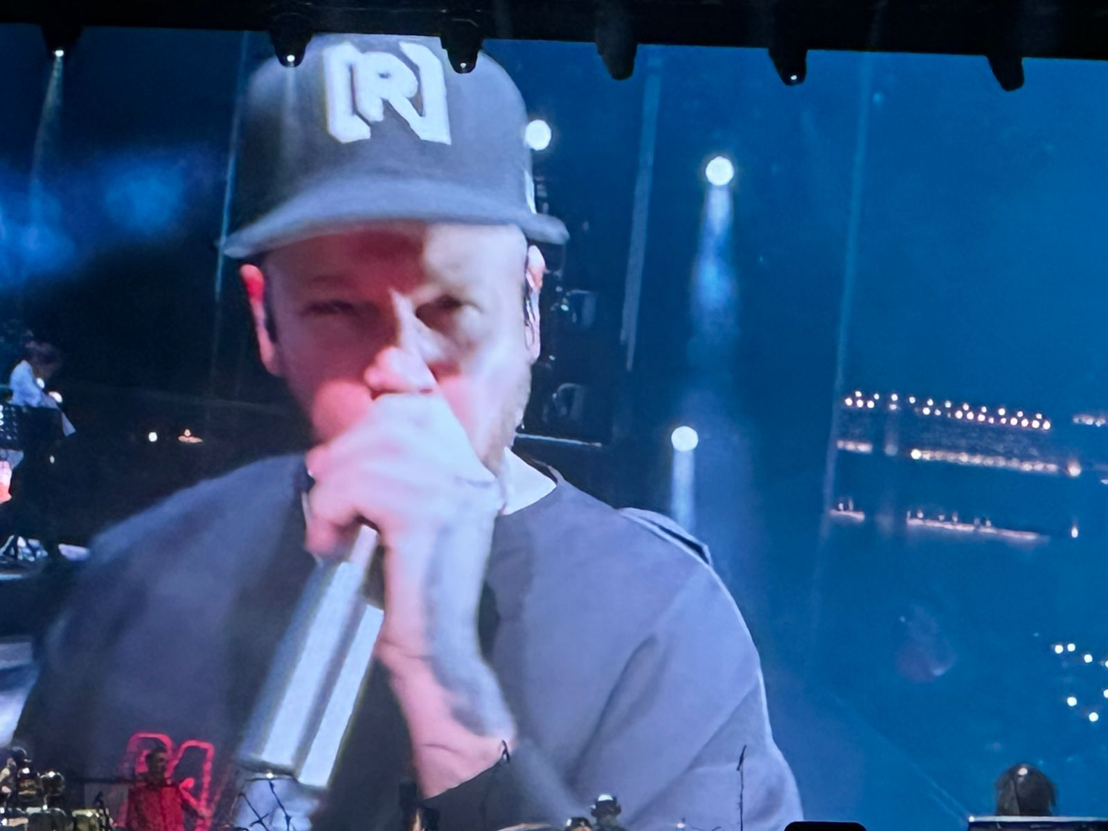 Residente brinda concierto en el Zócalo de la CDMX