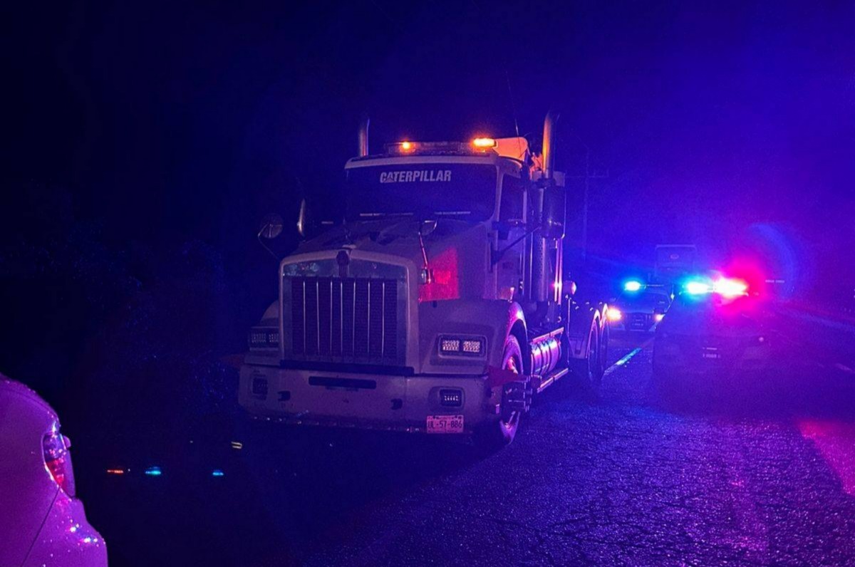 Conductor de tráiler asaltado sobre la carretera en Villa Unión, Mazatlán, Sin.