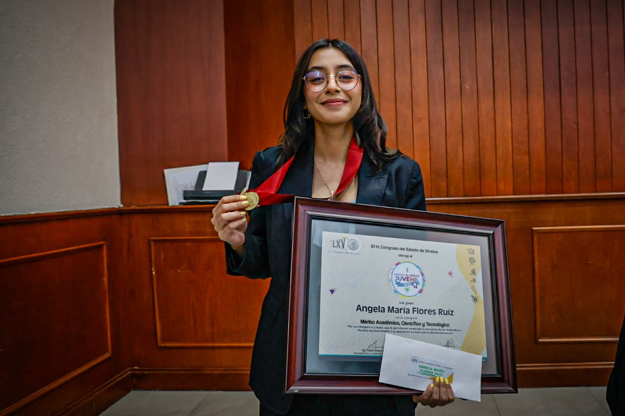 Entrega de reconocimientos al Mérito Juvenil 2025 en el Congreso del Estado de Sinaloa