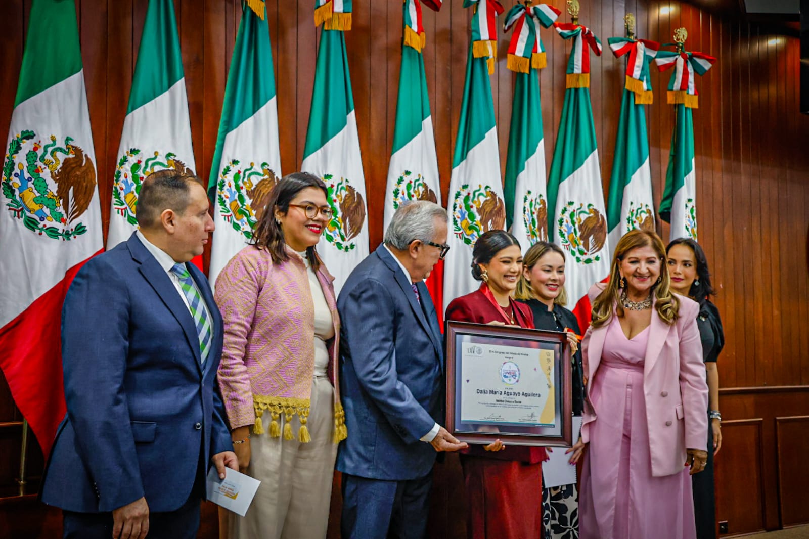 Entrega de reconocimientos al Mérito Juvenil 2025 en el Congreso del Estado de Sinaloa