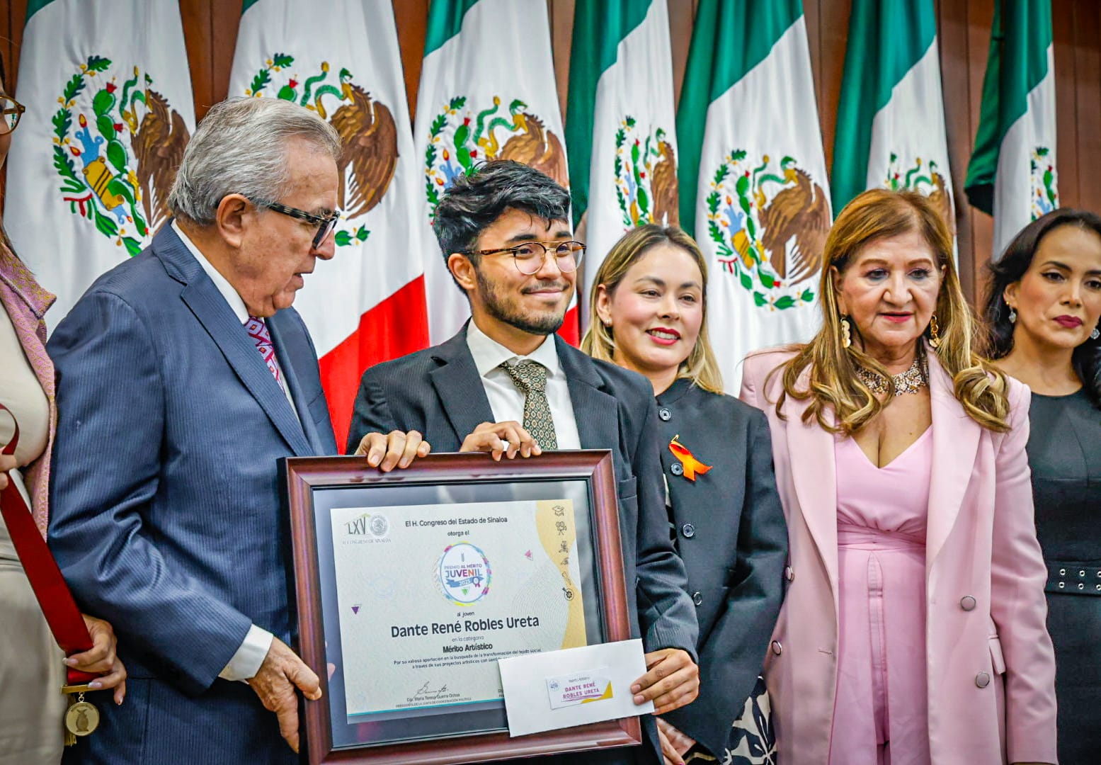 Entrega de reconocimientos al Mérito Juvenil 2025 en el Congreso del Estado de Sinaloa
