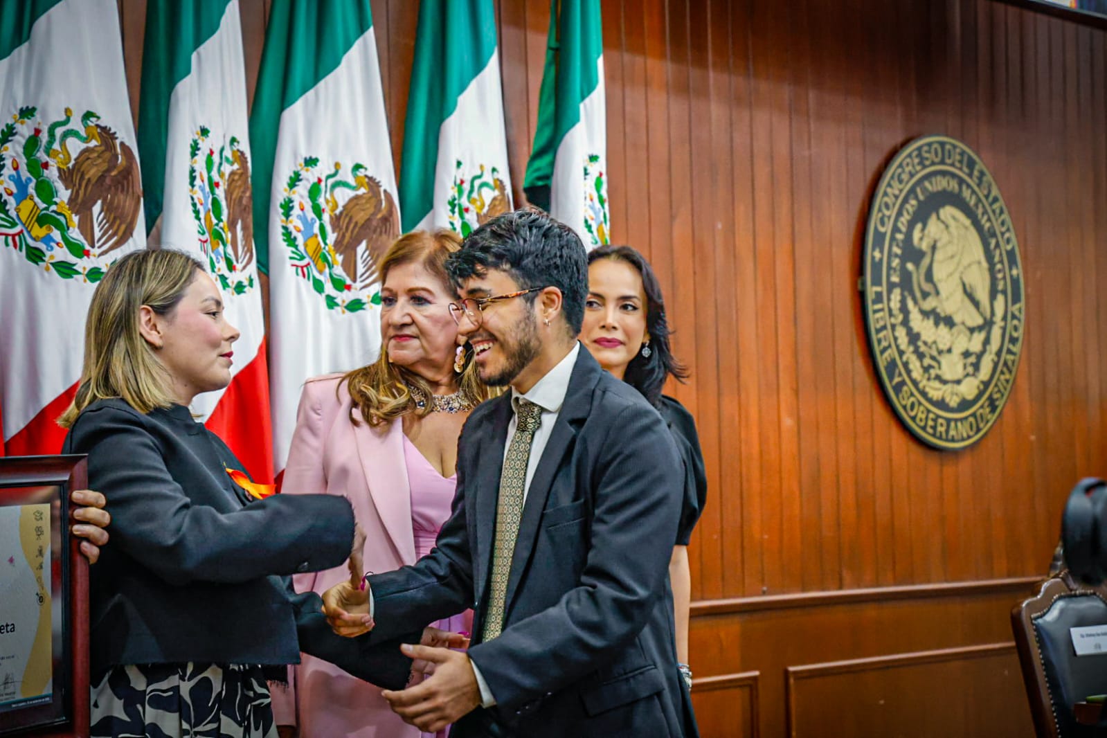 Entrega de reconocimientos al Mérito Juvenil 2025 en el Congreso del Estado de Sinaloa