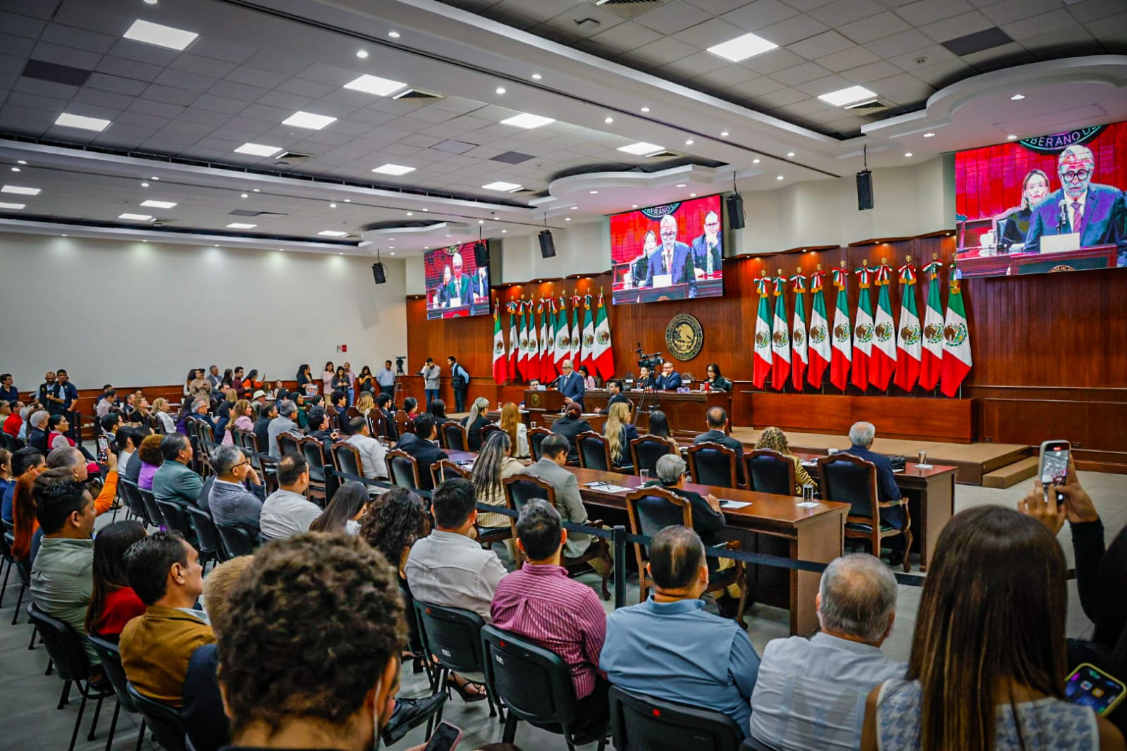 Entrega de reconocimientos al Mérito Juvenil 2025 en el Congreso del Estado de Sinaloa