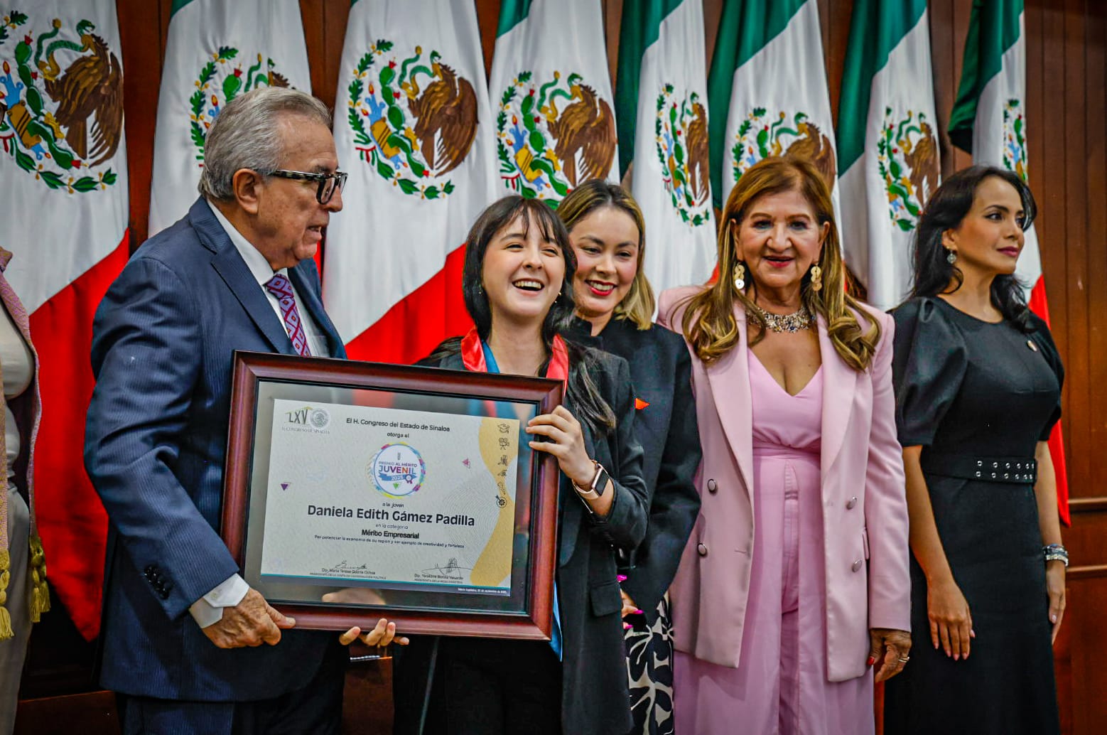 Entrega de reconocimientos al Mérito Juvenil 2025 en el Congreso del Estado de Sinaloa
