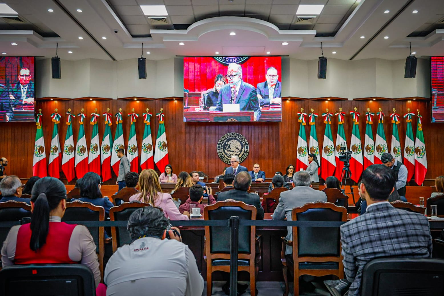 Entrega de reconocimientos al Mérito Juvenil 2025 en el Congreso del Estado de Sinaloa