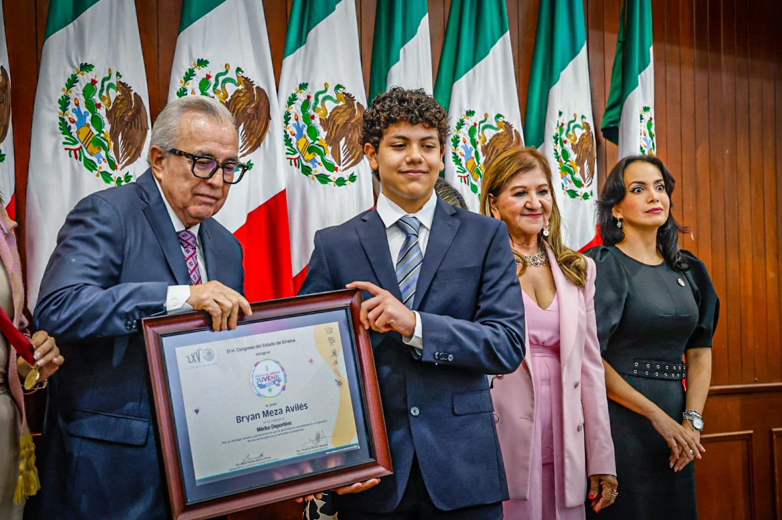 Entrega de reconocimientos al Mérito Juvenil 2025 en el Congreso del Estado de Sinaloa