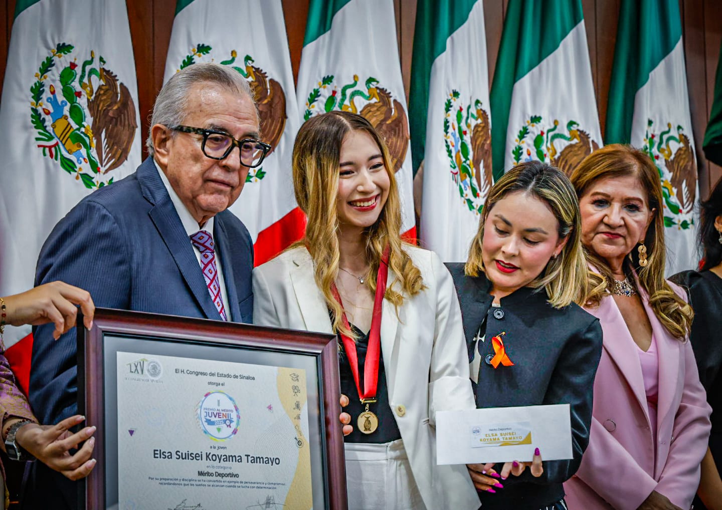 Entrega de reconocimientos al Mérito Juvenil 2025 en el Congreso del Estado de Sinaloa