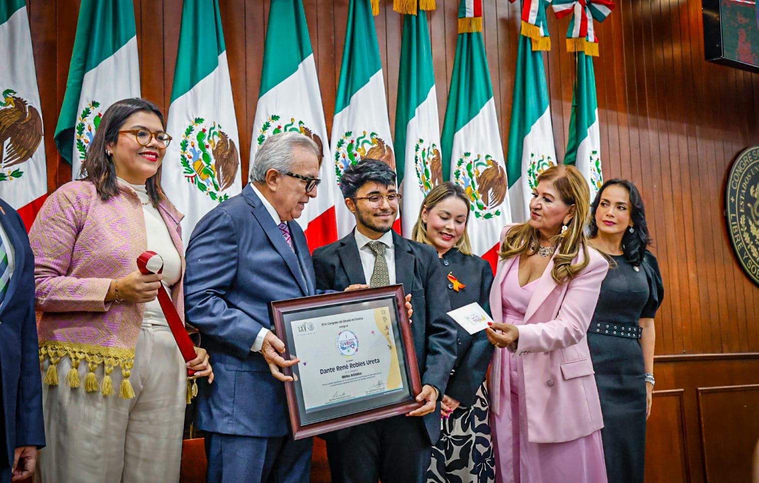 Entrega de reconocimientos al Mérito Juvenil 2025 en el Congreso del Estado de Sinaloa