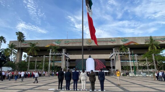 Autoridades civiles y militares conmemoran el 215 aniversario del Grito de Independencia en Culiacán, Sinaloa