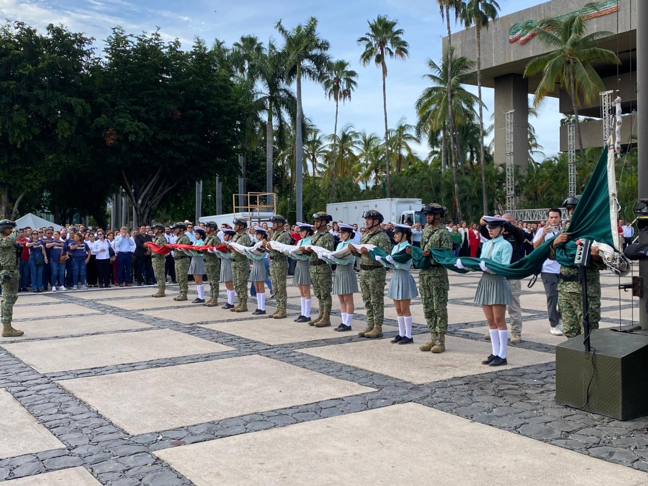 conmemoran el 215 aniversario del grito de independencia en culiacan bandera