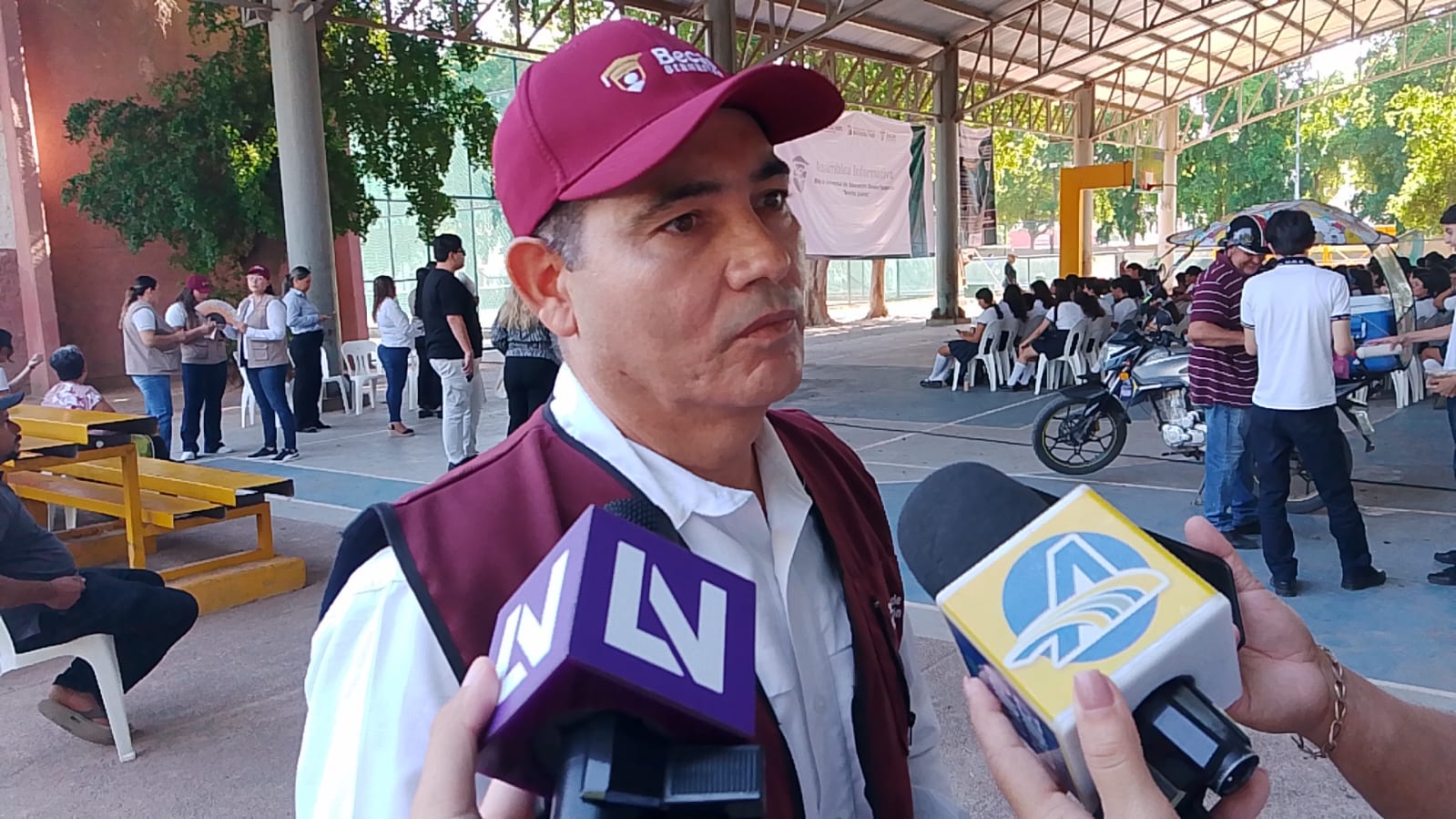 coordinador estatal para las becas del Bienestar Juan Carlos Fierro