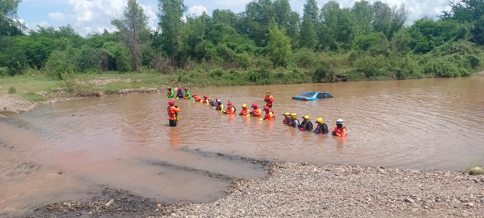 Dan curso a Bomberos del Évora y Guasave sobre rescate en aguas rápidas e inundaciones
