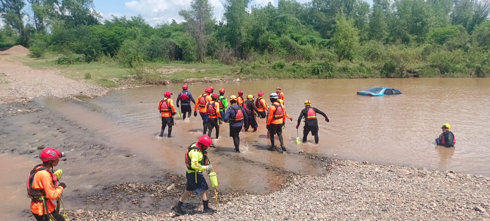 Dan curso a Bomberos del Évora y Guasave sobre rescate en aguas rápidas e inundaciones